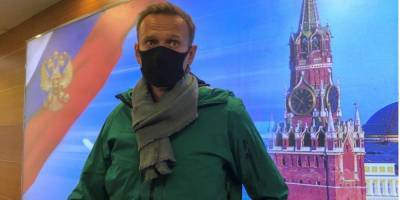 В отделе полиции начался суд над Навальным