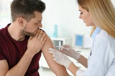 В Сербии журналистов включили в приоритетную группу вакцинации от коронавируса