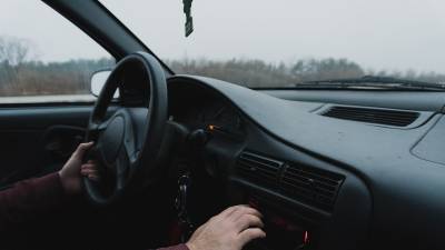 В некоторых регионах России водителям разрешат ездить на машине без водительских прав