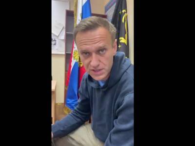 Навальный: "Демонстративно разорвали и выкинули на помойку уголовно-процессуальный кодекс"