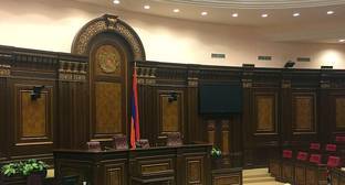 Парламент Армении отказался обсуждать правомерность мирного соглашения