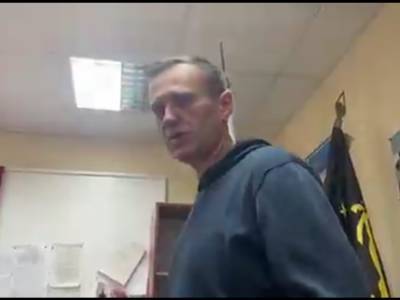 Навальный потребовал пустить в суд настоящих журналистов