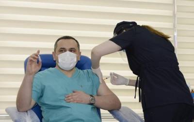 Азербайджан начал вакцинацию от коронавируса