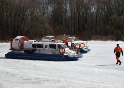 Спасатели назвали опасной толщину льда на семи водоемах Подмосковья