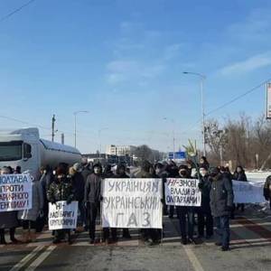 Протестующие в Полтаве перекрыли трассе Киев-Харьков. Фото