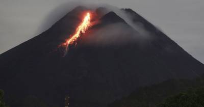 В Индонезии проснулся вулкан Мерапи: объявлен второй уровень опасности