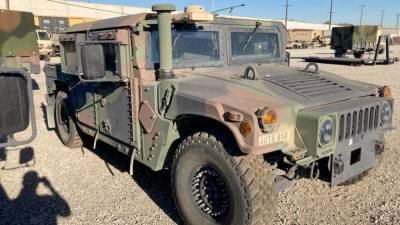 Сотрудники ФБР ищут украденный неизвестными Humvee Национальной гвардии