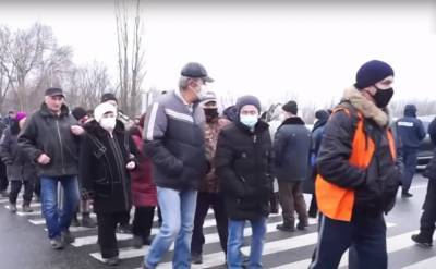 Тарифные протесты с новой силой: украинцы перекрыли международную трассу, озвучены требования