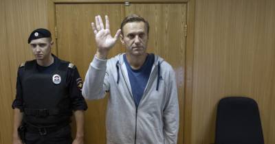 "Позорная практика наступления на права человека": Украина осудила задержание Навального
