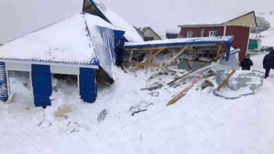 Из-под снежных завалов в Домбае спасли женщину