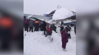 Видео с места схода лавины на горнолыжный курорт Домбай