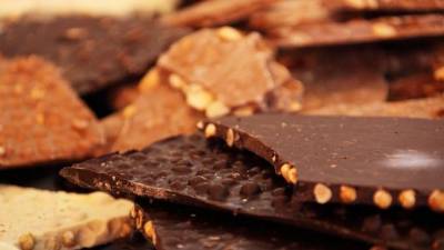 В гипермаркете Петербурга задержали сладкоежку, укравшего 108 плиток шоколада
