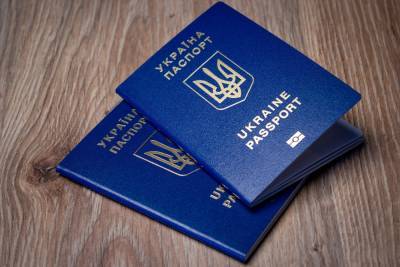В Харькове сотрудник юркомпании строил бизнес на фальшивых паспортах