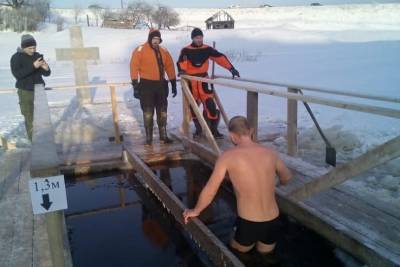 В Ленобласти в местах крещенских купаний будут дежурить более 300 спасателей