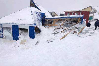 При сходе лавины в горах Карачаево-Черкесии погиб один человек