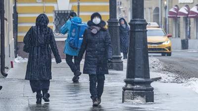 Эпидемиолог призвала не снимать маски для защиты от COVID-19 в мороз
