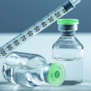 В Калифорнии призвали остановить вакцинацию американским препаратом Moderna
