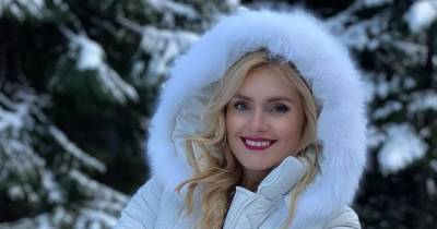 "Снежинка" Ирина Федишин восхитила образом среди зимних пейзажей