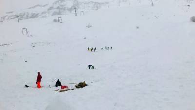 Число спасателей на месте схода лавины в КЧР увеличили до 233