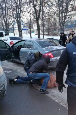В Киеве полицейский попался на взятке в 10 тысяч долларов
