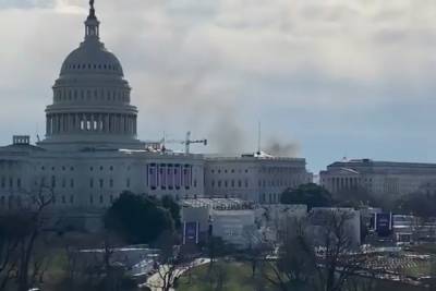 В Капитолии в Вашингтоне пошел дым, началась эвакуация