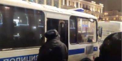 «Гарант обделался». В России начались протесты в поддержку Навального, есть первые задержанные — СМИ