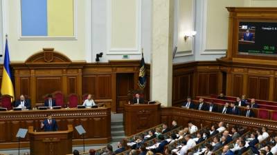Политолог высмеял украинскую власть за решение сократить число депутатов Рады