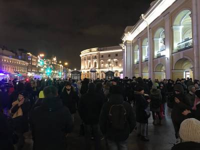 В Петербурге на акции в поддержку Навального задержали около 30 человек