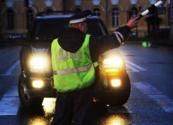 Пьяный водитель наехал в Тарноге на полицейского