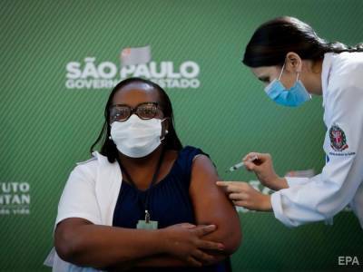 Бразилия одобрила экстренное использование вакцин Sinovac и AstraZeneca. Ранее страна отказалась регистрировать "Спутник V"