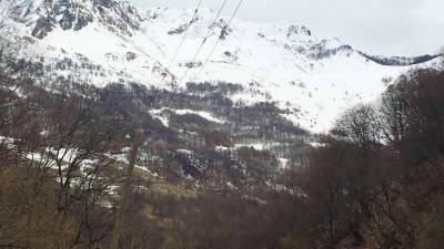 На швейцарском курорте лавина накрыла 10 лыжников, один из них погиб