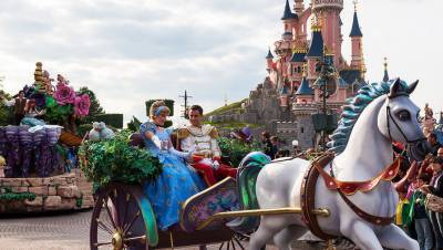 Парижский Disneyland отложил открытие на два месяца из-за пандемии