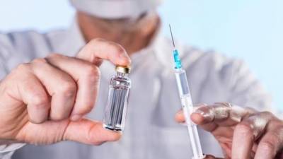 ЕС планирует вакцинировать 70% жителей к лету - Bloomberg