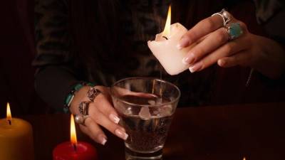Гадания со свечами и зеркалами: Как узнать судьбу в новом году