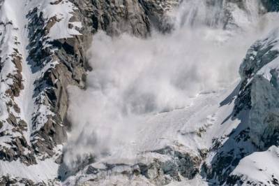 В Швейцарии на горнолыжном курорте лавина накрыла 10 человек