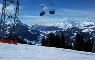 В Швейцарии на горнолыжном курорте сошла лавина. Ищут десять человек