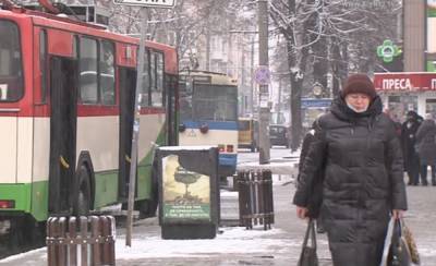 Все из-за 2 гривен: в Ровно ребенка выгнали из троллейбуса в 20-градусный мороз – никто и слова не сказал