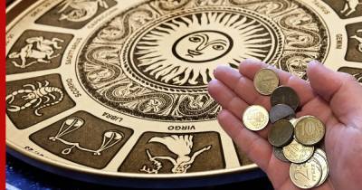 Четырем знакам зодиака посоветовали быть осторожными с деньгами