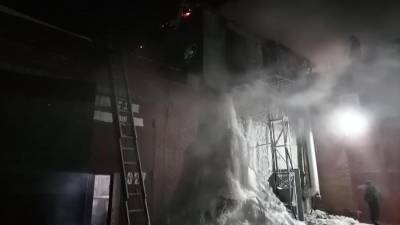 Четыре человека погибли при пожаре в гаражном комплексе в Новосибирске