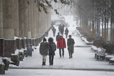 Жителей Центральной России предупредили об угрозе снегопадов и гололеда в выходные