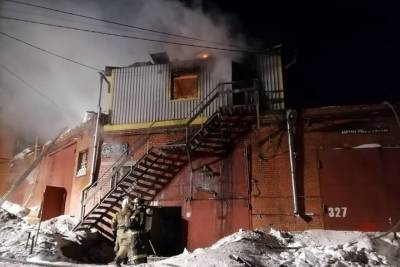 Четыре человека погибли в пожаре в гаражном комплексе в Новосибирске