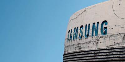 Суд приговорил главу Samsung Electronics к 2,5 годам лишения свободы