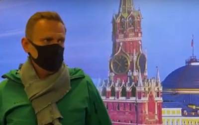 Навального поместили на две недели в трехместную камеру