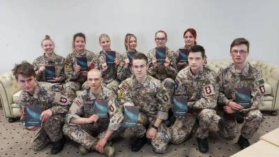 В школах и техникумах Латвии введут программу национальной обороны VAM