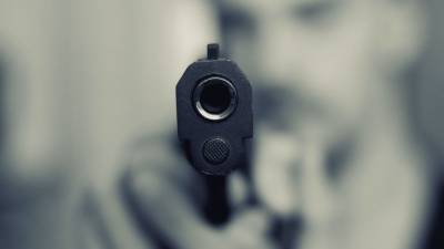 Вооруженный пистолетом мужчина похитил трехлетнюю девочку в Бурятии