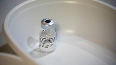 Два пенсионера умерли в Эстонии после прививки вакциной Pfizer