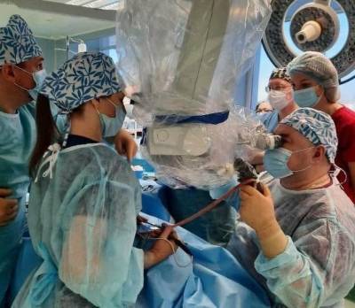 Петербургский хирург провел мастер-класс в Тюмени и восстановил лицо пациенту