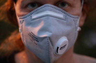 Жителей Германии могут обязать носить респираторы вместо обычных масок