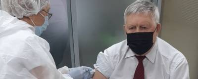 В парламенте Якутии провели вакцинацию от коронавируса