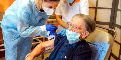 В Италии 108-летняя женщина сделала прививку от коронавируса
